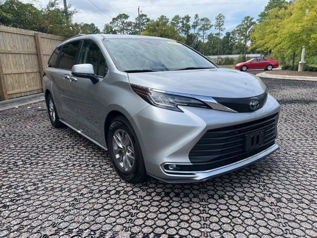 2022 Toyota Sienna XLE