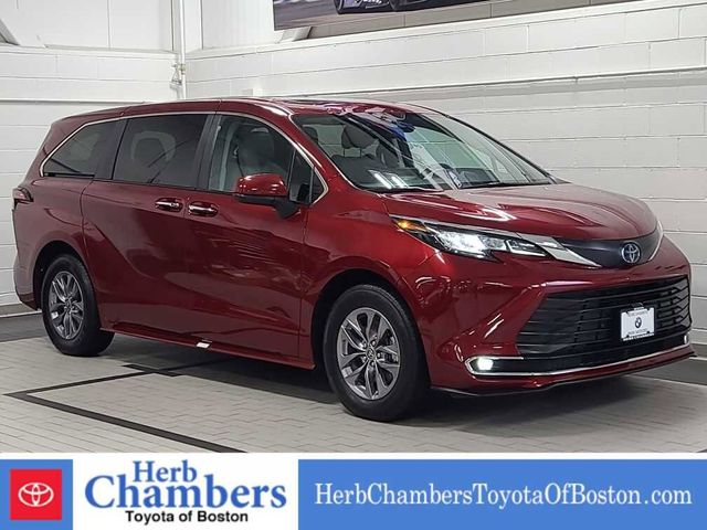 2022 Toyota Sienna XLE