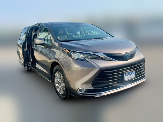 2022 Toyota Sienna XLE