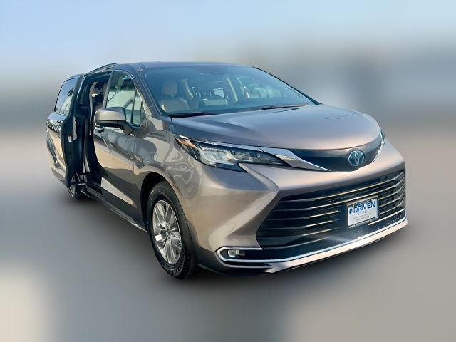 2022 Toyota Sienna XLE