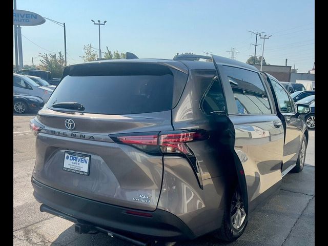 2022 Toyota Sienna XLE