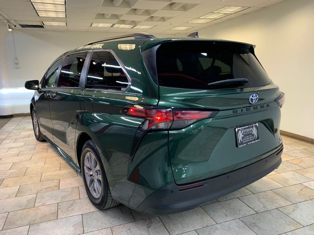 2022 Toyota Sienna XLE