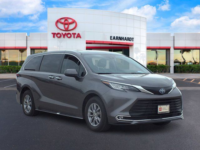 2022 Toyota Sienna XLE