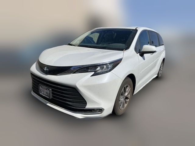 2022 Toyota Sienna XLE