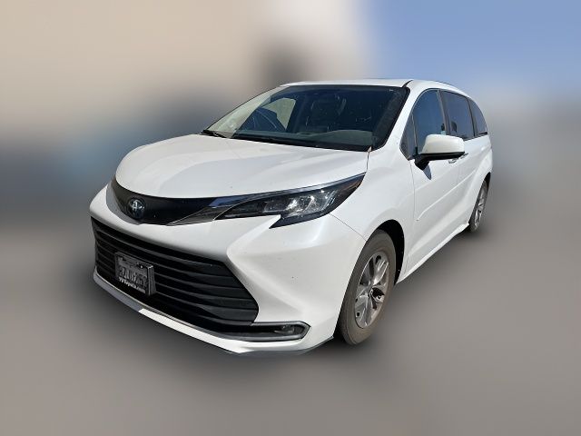 2022 Toyota Sienna XLE