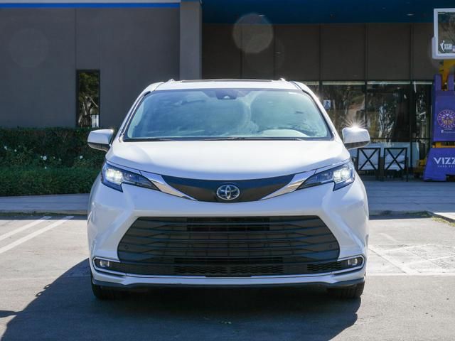 2022 Toyota Sienna XLE