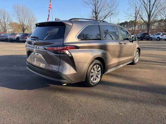 2022 Toyota Sienna XLE