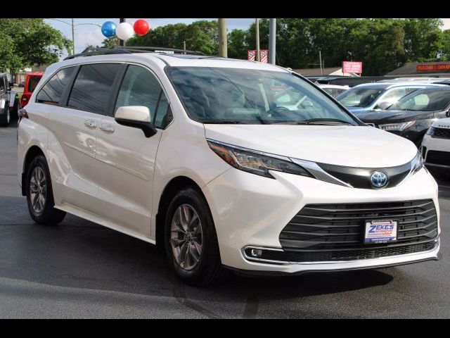 2022 Toyota Sienna XLE