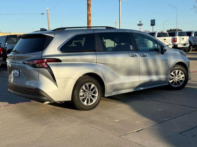 2022 Toyota Sienna XLE