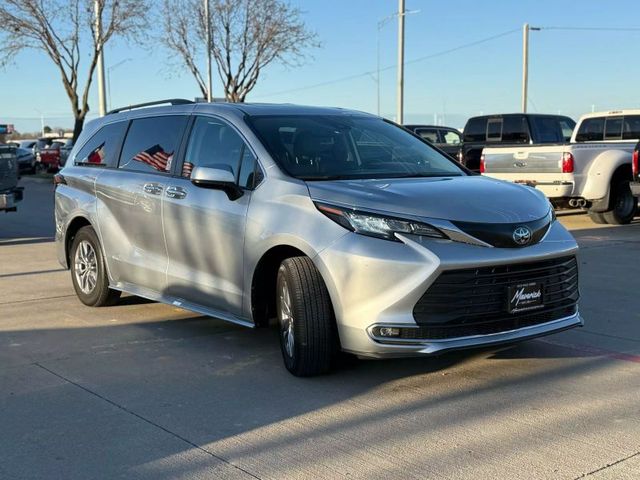 2022 Toyota Sienna XLE