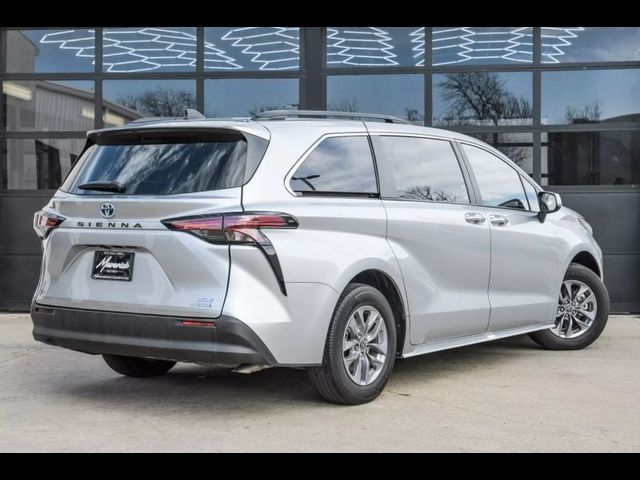 2022 Toyota Sienna XLE