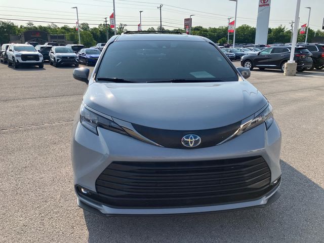 2022 Toyota Sienna XLE Woodland Edition