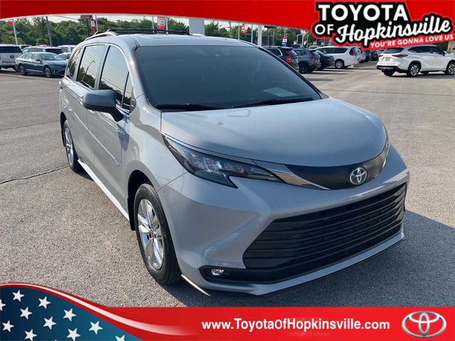 2022 Toyota Sienna XLE Woodland Edition