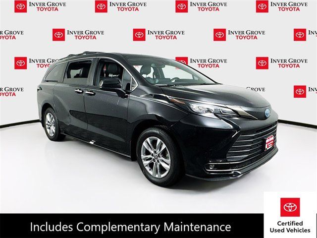 2022 Toyota Sienna XLE Woodland Edition