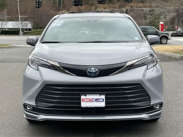 2022 Toyota Sienna XLE Woodland Edition