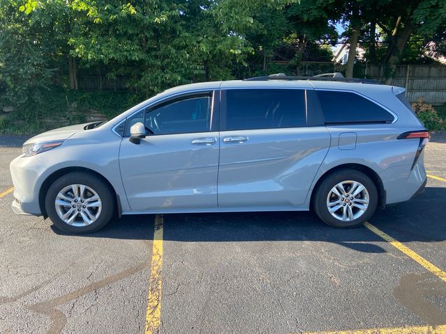 2022 Toyota Sienna XLE Woodland Edition