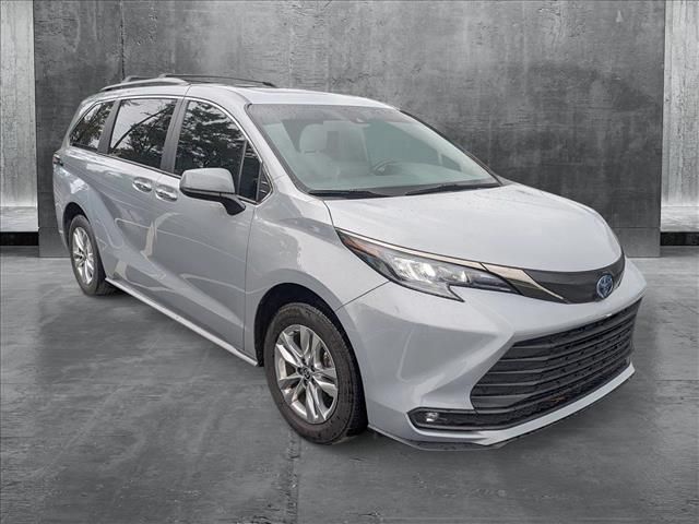 2022 Toyota Sienna XLE Woodland Edition