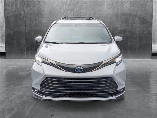 2022 Toyota Sienna XLE Woodland Edition