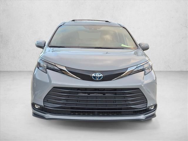 2022 Toyota Sienna XLE Woodland Edition