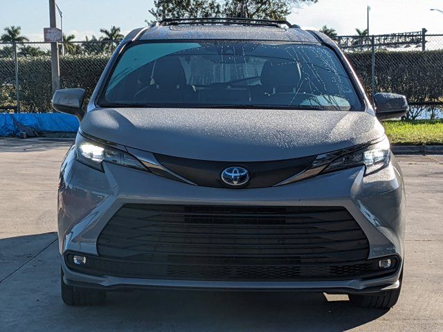 2022 Toyota Sienna XLE Woodland Edition