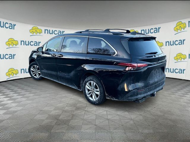 2022 Toyota Sienna XLE Woodland Edition