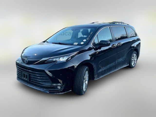 2022 Toyota Sienna XLE Woodland Edition
