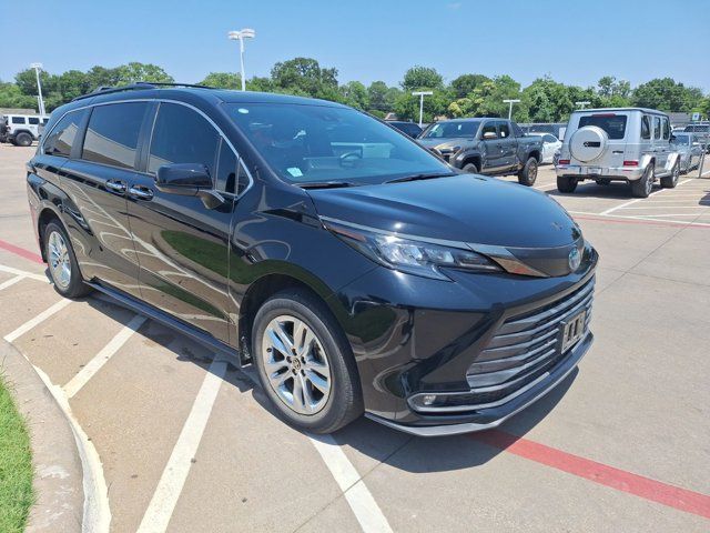 2022 Toyota Sienna XLE Woodland Edition