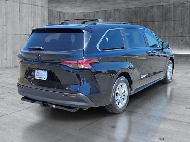 2022 Toyota Sienna XLE Woodland Edition