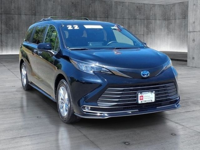 2022 Toyota Sienna XLE Woodland Edition