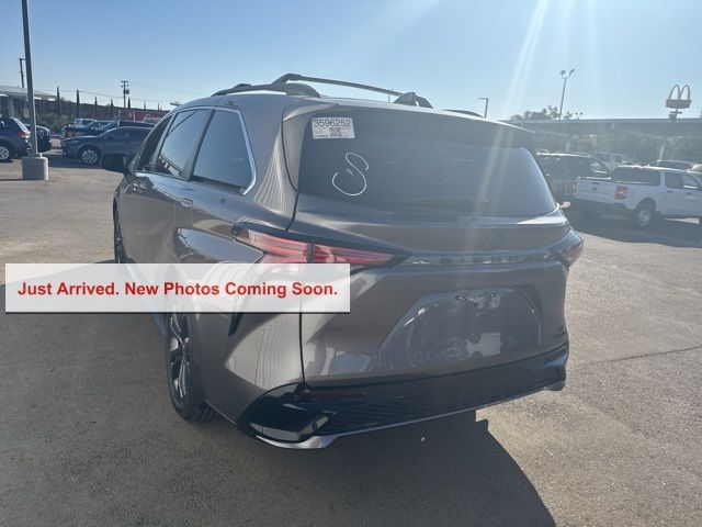 2022 Toyota Sienna XSE