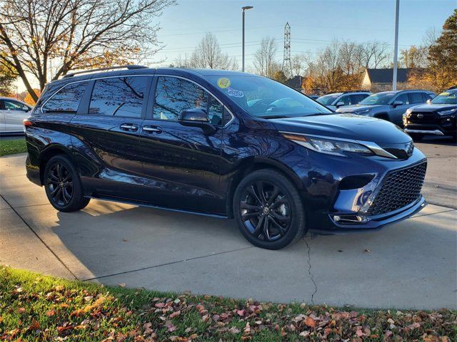 2022 Toyota Sienna XSE