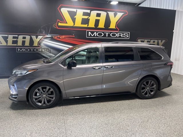 2022 Toyota Sienna XSE