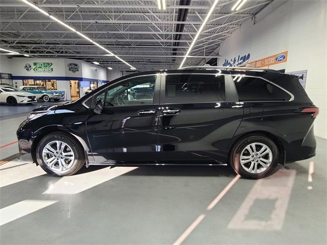 2022 Toyota Sienna XSE