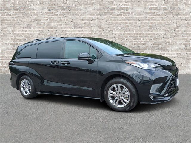 2022 Toyota Sienna XSE