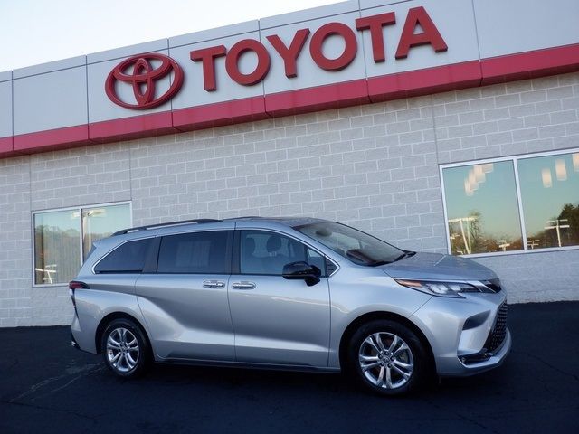 2022 Toyota Sienna XSE