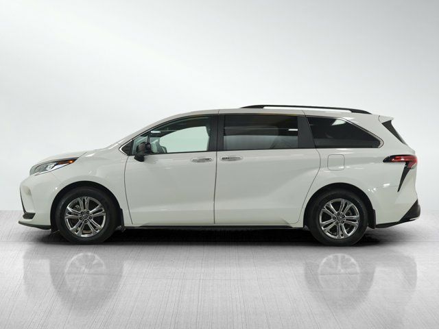 2022 Toyota Sienna LE