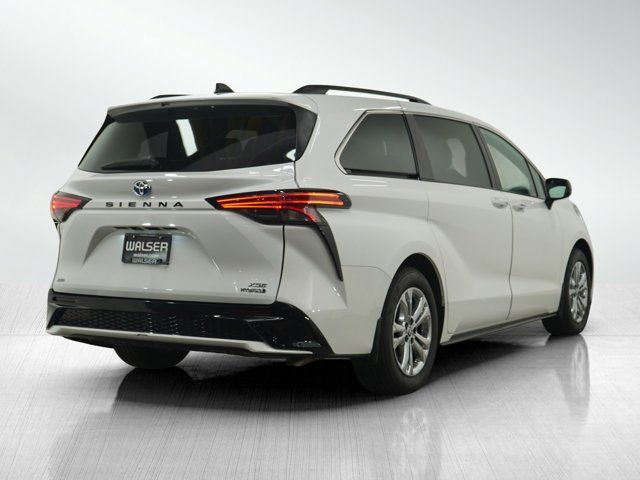 2022 Toyota Sienna LE