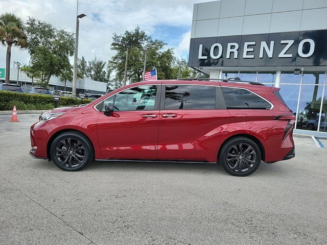 2022 Toyota Sienna XSE