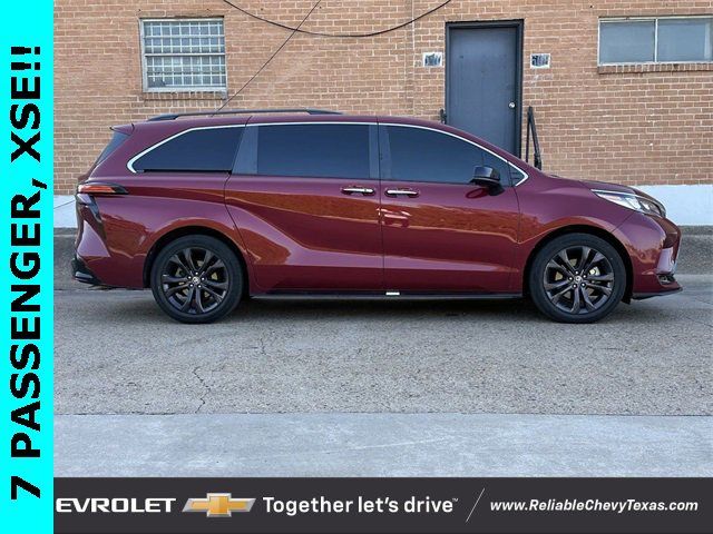 2022 Toyota Sienna XSE