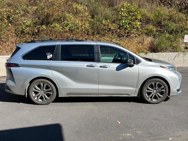 2022 Toyota Sienna XSE