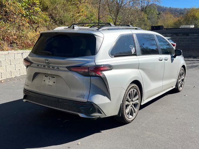 2022 Toyota Sienna XSE