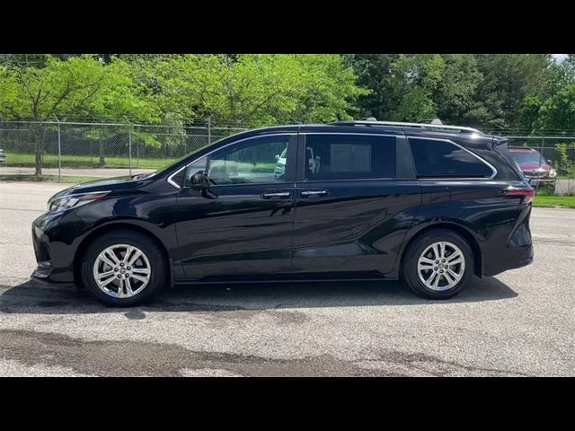 2022 Toyota Sienna XSE
