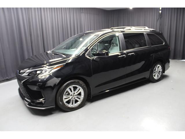 2022 Toyota Sienna XSE