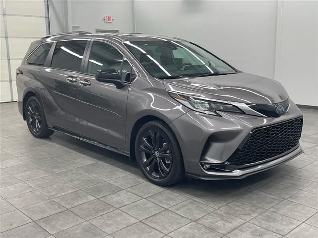 2022 Toyota Sienna XSE