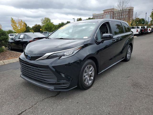 2022 Toyota Sienna LE