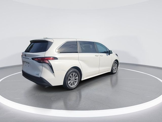 2022 Toyota Sienna LE