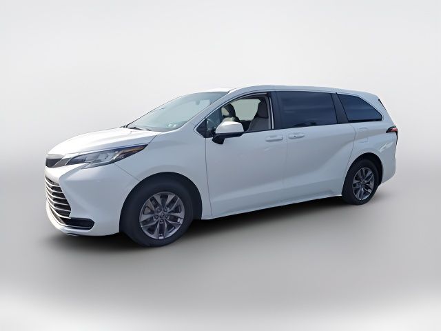 2022 Toyota Sienna LE