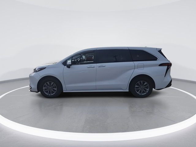 2022 Toyota Sienna LE