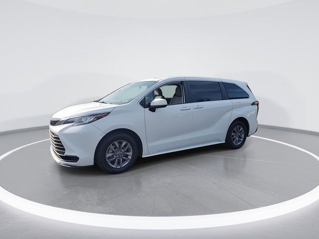 2022 Toyota Sienna LE