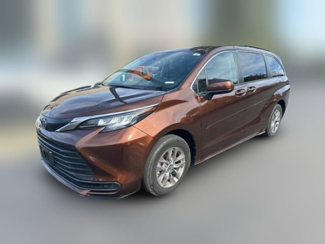 2022 Toyota Sienna LE